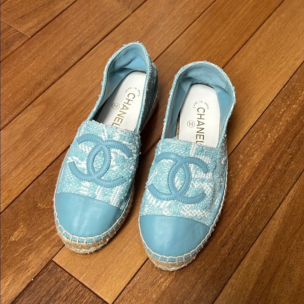 New CHANEL turquoise espadrilles size 37 - Picture 3 of 9